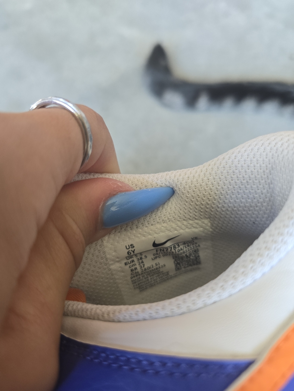Nike White, Blue & Orange Size 6Y Or 8 Womens - Picture 5 of 8